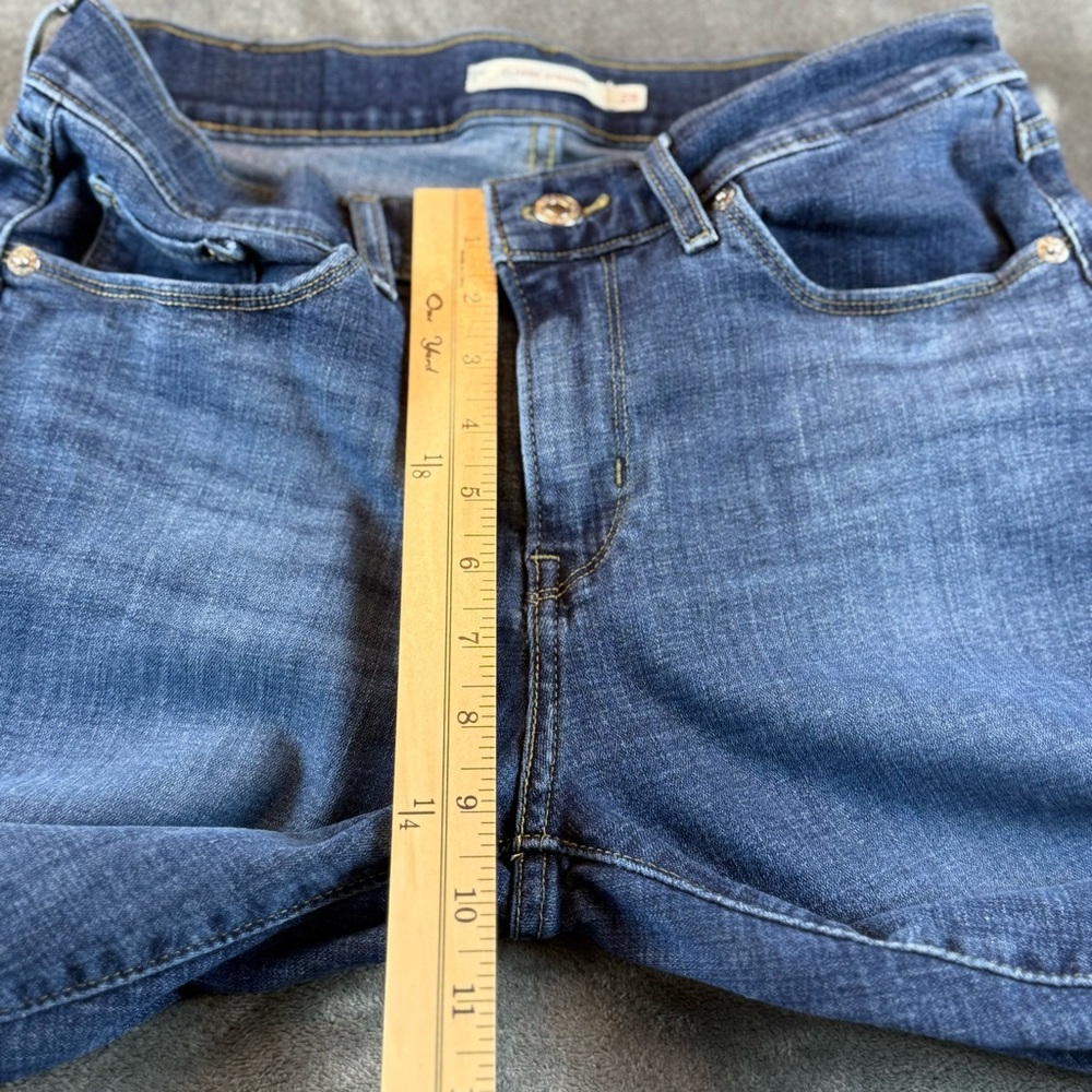 Levi's Women's‎ Jeans Classic Straight Size 28 28X30 Medium Wash Mid Rise - Picture 7 of 10